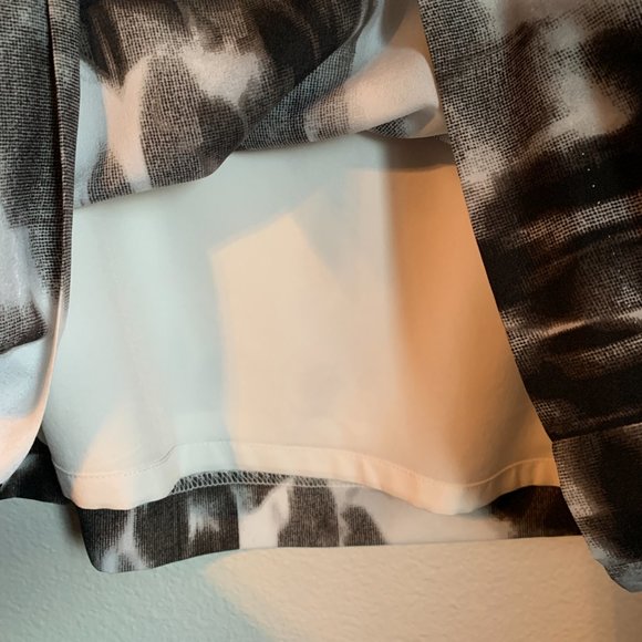 Banana Republic Black & White Digital Print, Flare Sleeve Dress - Picture 7 of 7